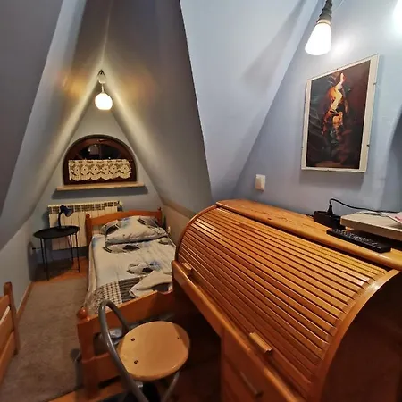 Δωμάτια σε οικογενειακή κατοικία Zakatek